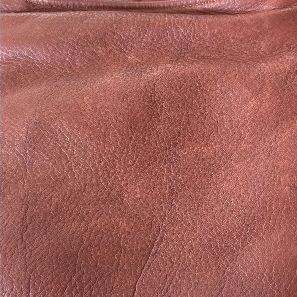 VICTORIA LEATHER CO vintage leather crossbody bag, medium brown. - Picture 9 of 9